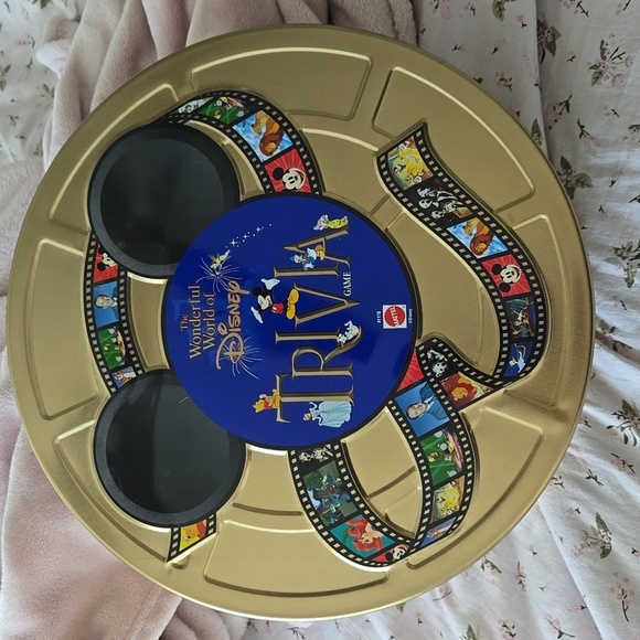 Disney Trivia tin set and extra packs - Picture 3 of 10